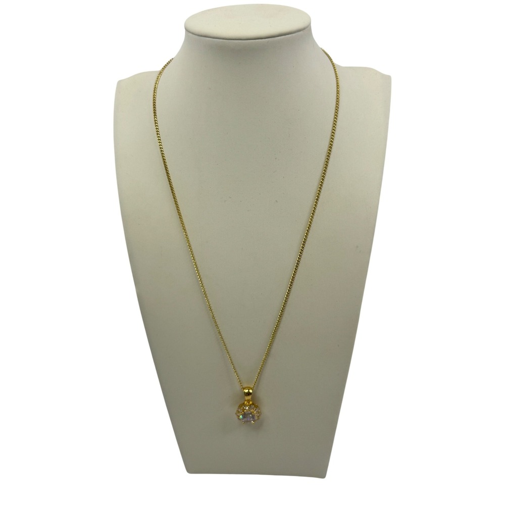 Womens Gold Tone Round‎ Halo Crystal Pendant Necklace Curb Chain Quiet Luxury